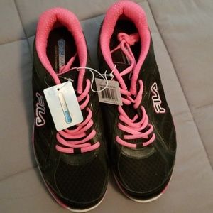 Tennis shoes